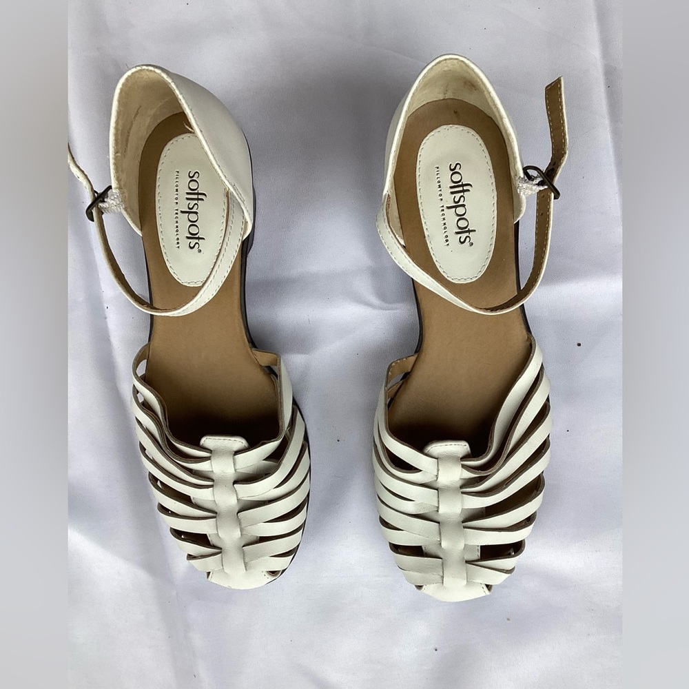 Softspots, white, size 8, in great condition.